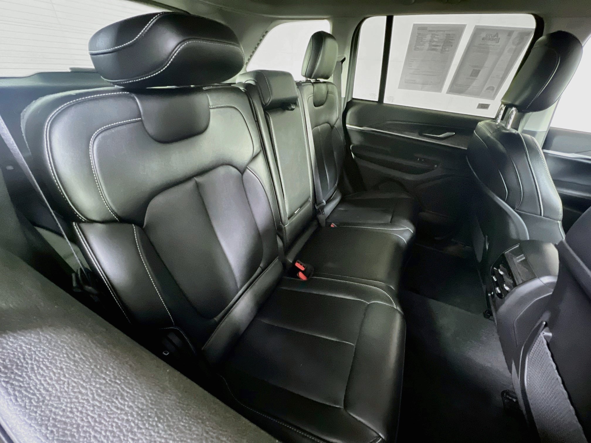 Used 2023 Jeep Grand Cherokee Limited AWD/4WD image 26