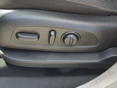 Used 2018 Chevrolet Equinox LT FWD image 17