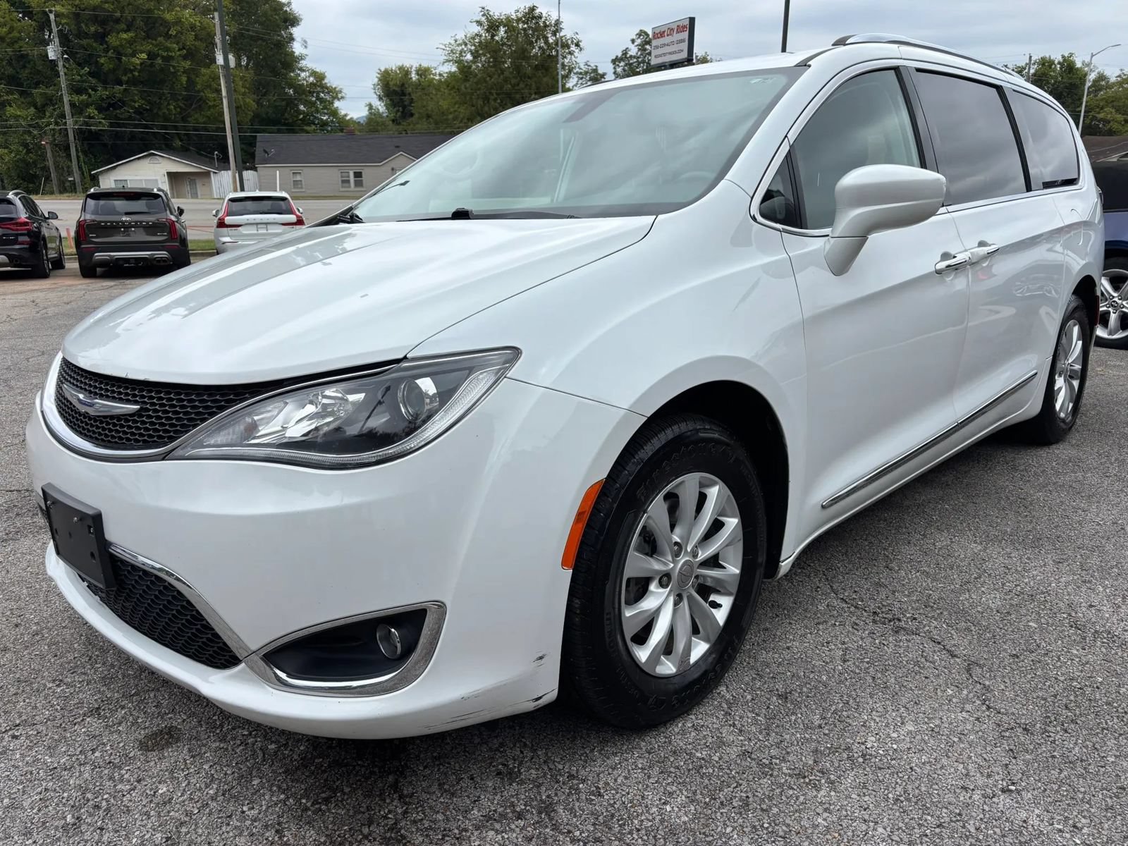 Used 2018 Chrysler Pacifica Touring-L FWD image 7