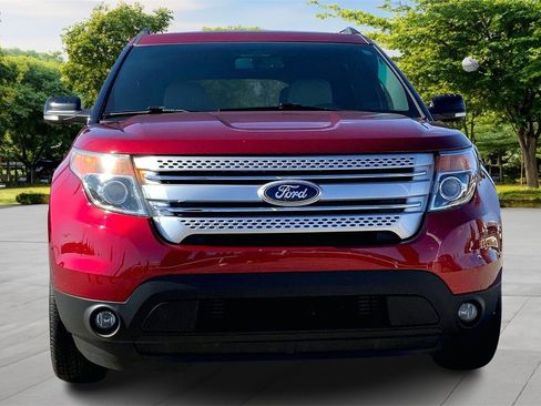Used 2015 Ford Explorer XLT w/ Equipment Group 202B image 2
