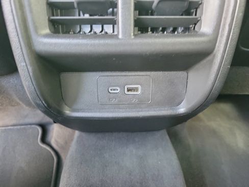 Used 2025 Cadillac XT4 Premium Luxury image 11