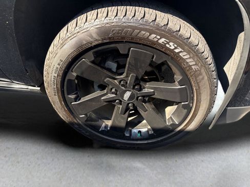Used 2019 Cadillac Escalade Platinum AWD/4WD image 19