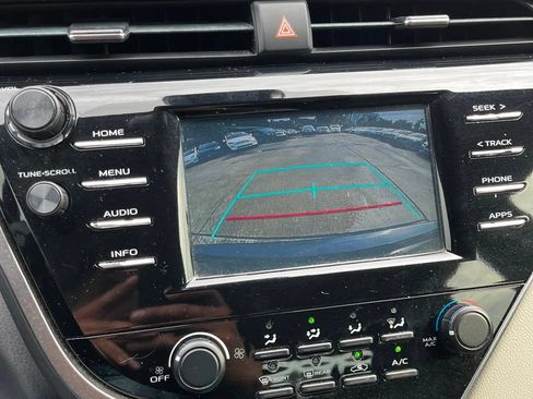Used 2018 Toyota Camry LE FWD image 24