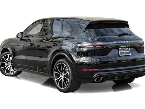 Used 2019 Porsche Cayenne Turbo image 10