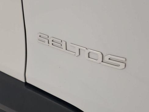 Used 2024 Kia Seltos EX AWD/4WD image 6