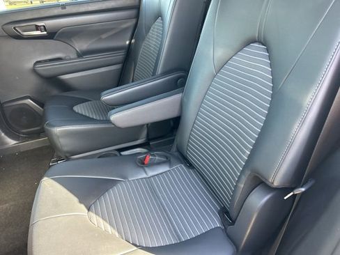 Used 2025 Toyota Highlander XSE image 11