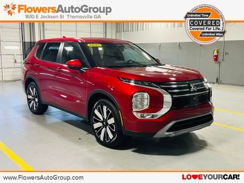 Used 2025 Mitsubishi Outlander SE FWD image 1