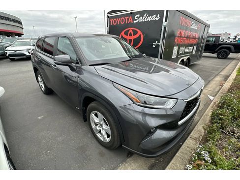 Used 2023 Toyota Highlander LE AWD/4WD image 2