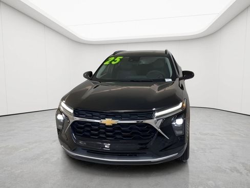 Used 2025 Chevrolet Trax LT FWD image 7