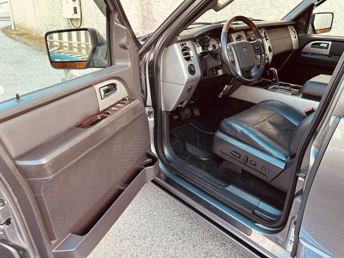 Used 2010 Ford Expedition Limited image 14