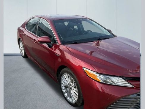 Used 2018 Toyota Camry XLE w/ Audio Package FWD image 1