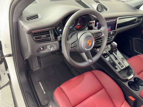 Used 2026 Porsche Macan AWD/4WD image 4