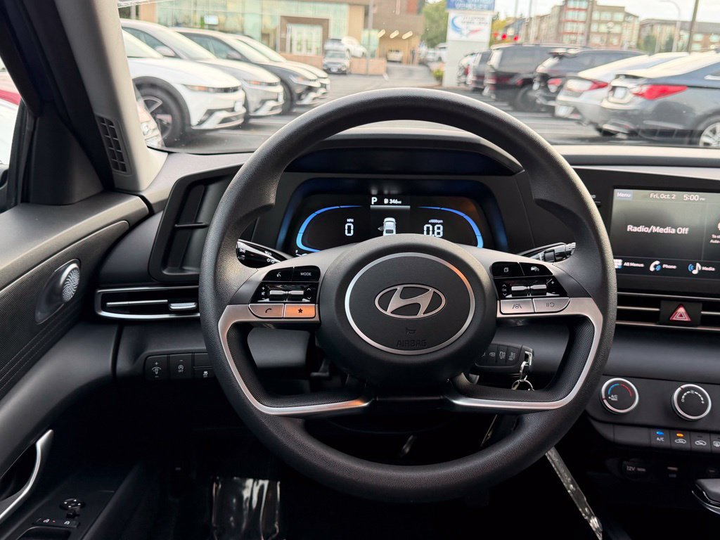 Used 2025 Hyundai Elantra SE FWD image 22