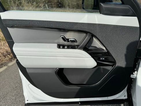 New 2026 Land Rover Range Rover Sport SE AWD/4WD image 9
