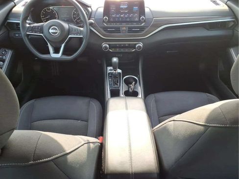 Used 2024 Nissan Altima 2.5 SV FWD image 11