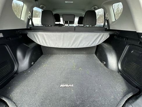 Used 2015 Toyota RAV4 LE image 23