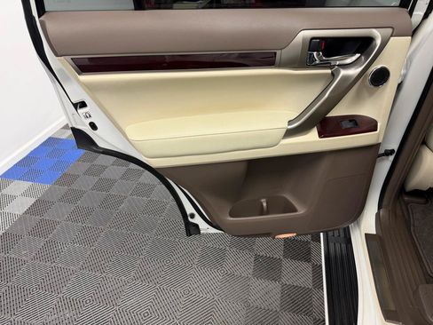 Used 2018 Lexus GX 460 Luxury w/ Preferred Accessory Package AWD/4WD image 9