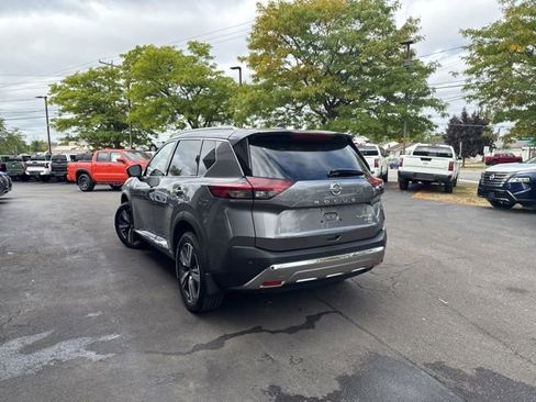 Used 2021 Nissan Rogue Platinum image 4