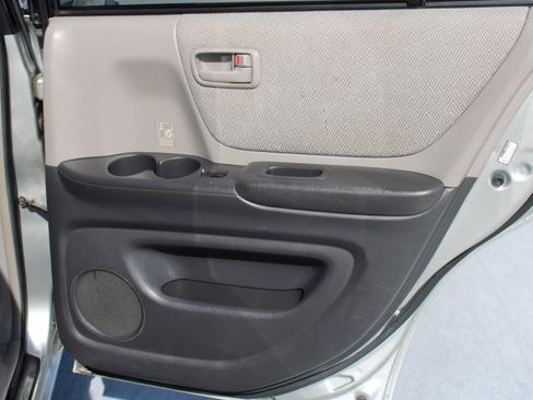 Used 2002 Toyota Highlander 2WD image 16