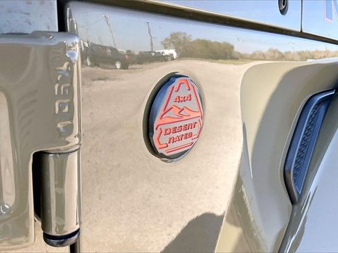 Used 2025 Jeep Gladiator Mojave image 21