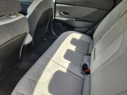 Certified 2022 Hyundai Elantra Limited image 12