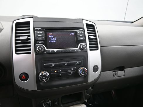 Used 2015 Nissan Xterra S image 19