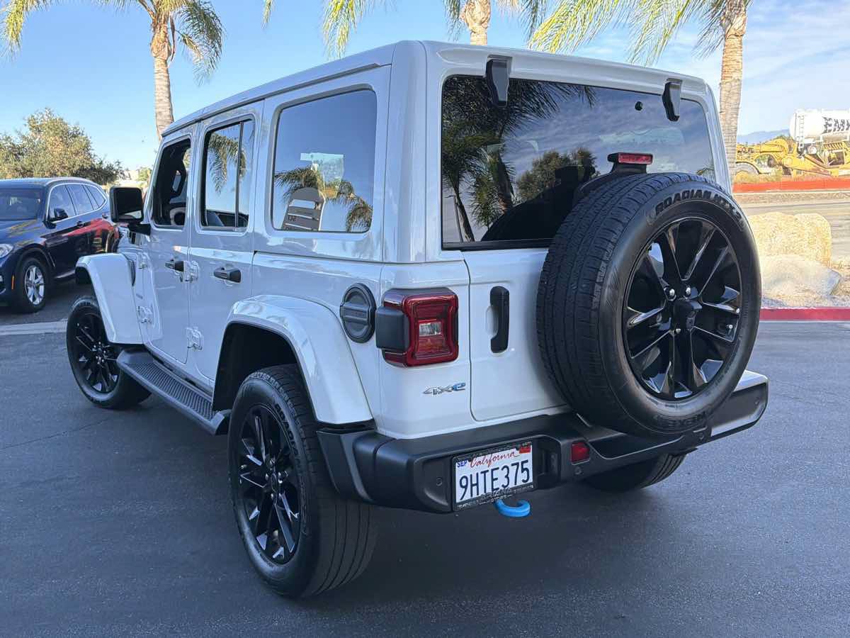 Used 2024 Jeep Wrangler Unlimited Sahara w/ Technology Group AWD/4WD image 4
