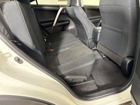 Used 2018 Toyota RAV4 XLE FWD image 16