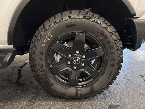 New 2025 Ford Bronco Outer Banks w/ Black Appearance Package image 18