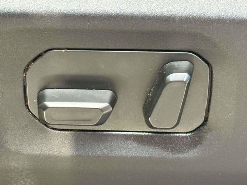 Used 2025 Jeep Wrangler Unlimited Sahara AWD/4WD image 16