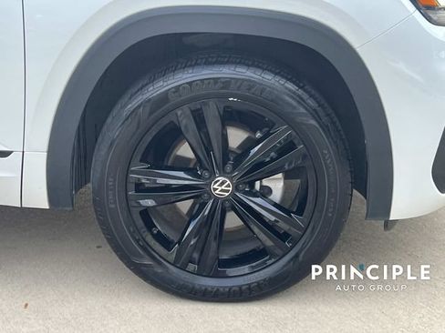 Used 2023 Volkswagen Atlas Cross Sport SEL R-Line AWD/4WD image 4