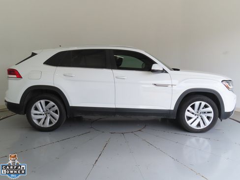 Used 2023 Volkswagen Atlas Cross Sport SE FWD image 2