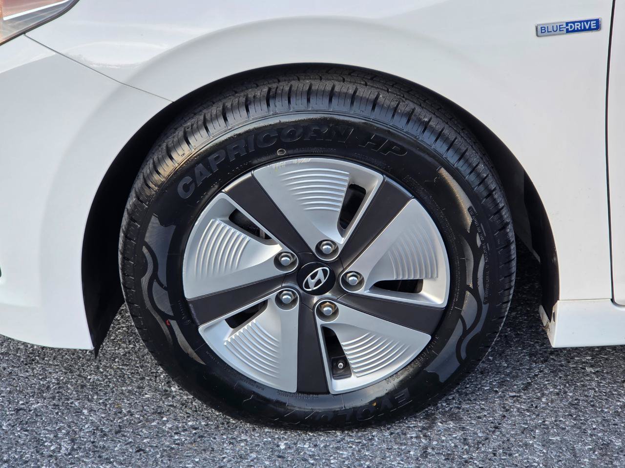 Used 2020 Hyundai Ioniq Blue FWD image 15