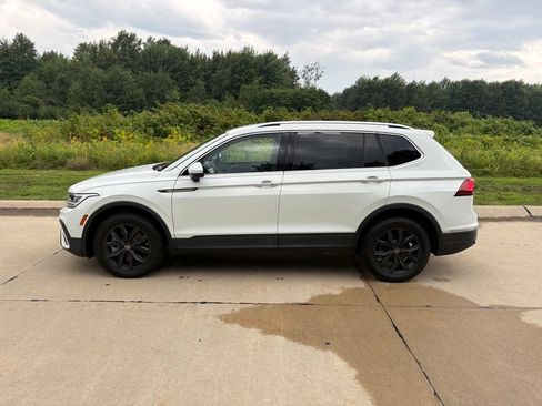 Used 2024 Volkswagen Tiguan SE AWD/4WD image 6