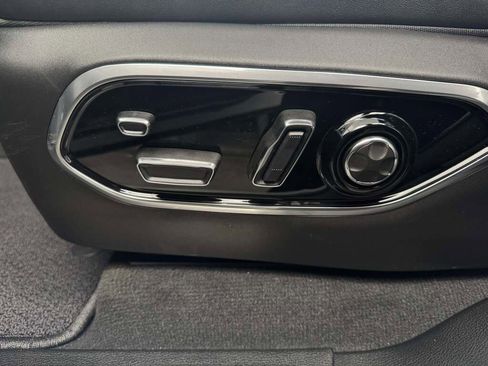 New 2025 Jeep Grand Cherokee L Summit w/ Luxury Tech Group V image 27