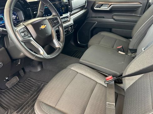 Used 2025 Chevrolet Silverado 1500 LT AWD/4WD image 10