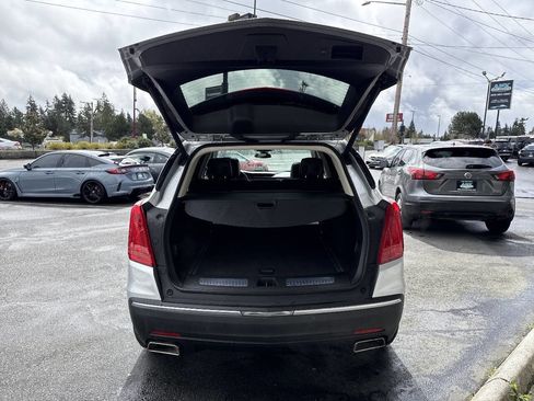 Used 2017 Cadillac XT5 Luxury w/ Driver Awareness Package image 6