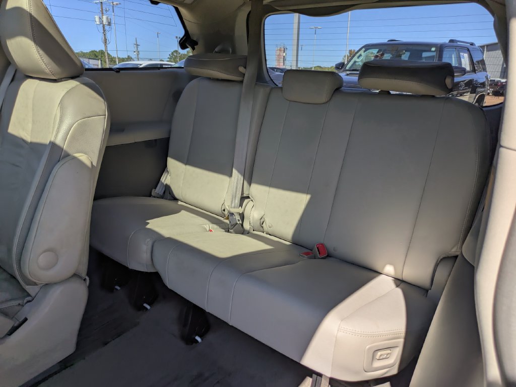 Used 2012 Toyota Sienna Limited w/ Premium Pkg FWD image 9