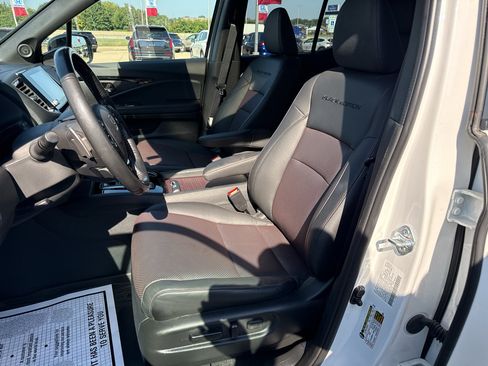 Used 2023 Honda Ridgeline Black Edition image 11