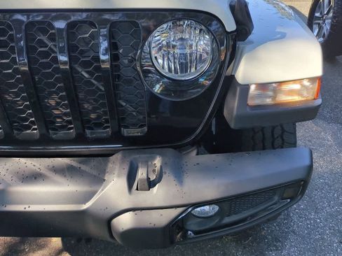 Used 2022 Jeep Gladiator Sport image 11