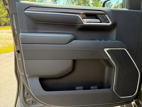 Used 2023 Chevrolet Silverado 1500 LT AWD/4WD image 11