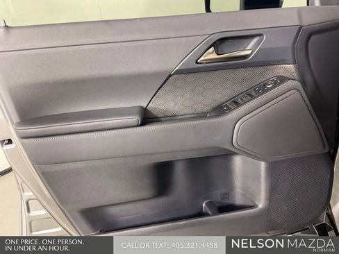 Used 2025 Lexus GX 550 w/ Accessory Package (2T) AWD/4WD image 17