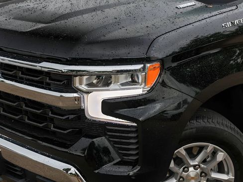 Used 2025 Chevrolet Silverado 1500 LT w/ Convenience Package II image 3