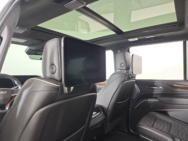 Used 2022 Cadillac Escalade Sport Platinum w/ LPO, ONYX Package AWD/4WD image 29