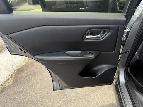 Used 2025 Nissan Rogue SV AWD/4WD image 12
