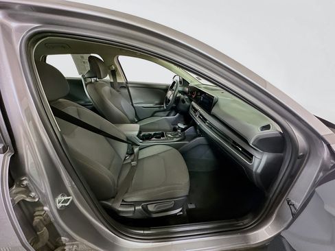 Used 2025 Kia K4 FWD image 32