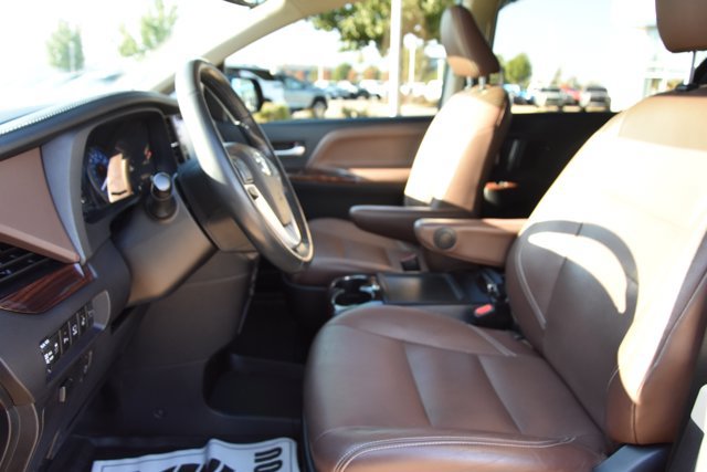 Used 2019 Toyota Sienna Limited Premium FWD image 14