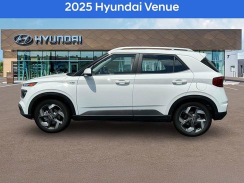 Used 2025 Hyundai Venue SEL image 3