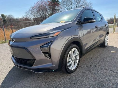 Used 2023 Chevrolet Bolt EUV LT image 6