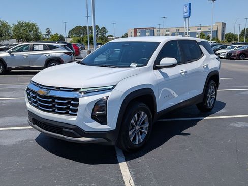 Used 2026 Chevrolet Equinox LT FWD image 7